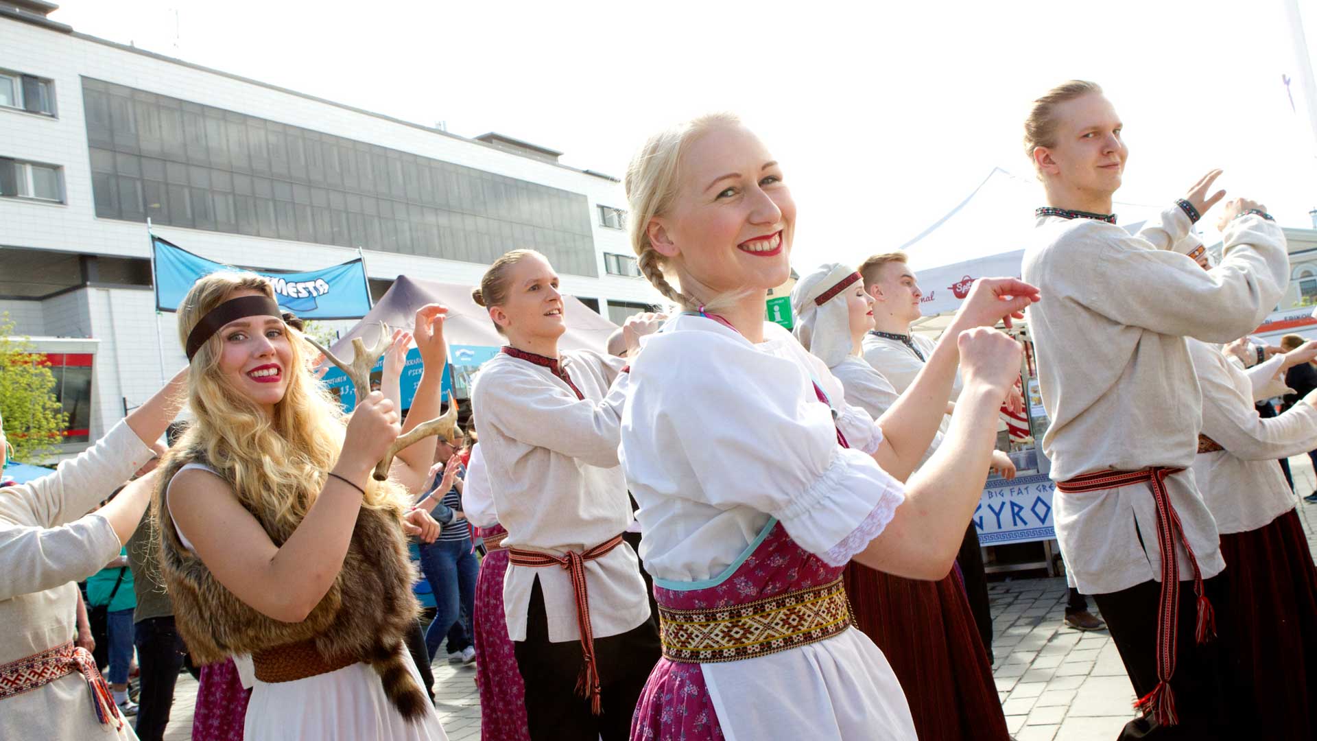 Kuopio Tanssii ja Soi karnevaalikulkue
